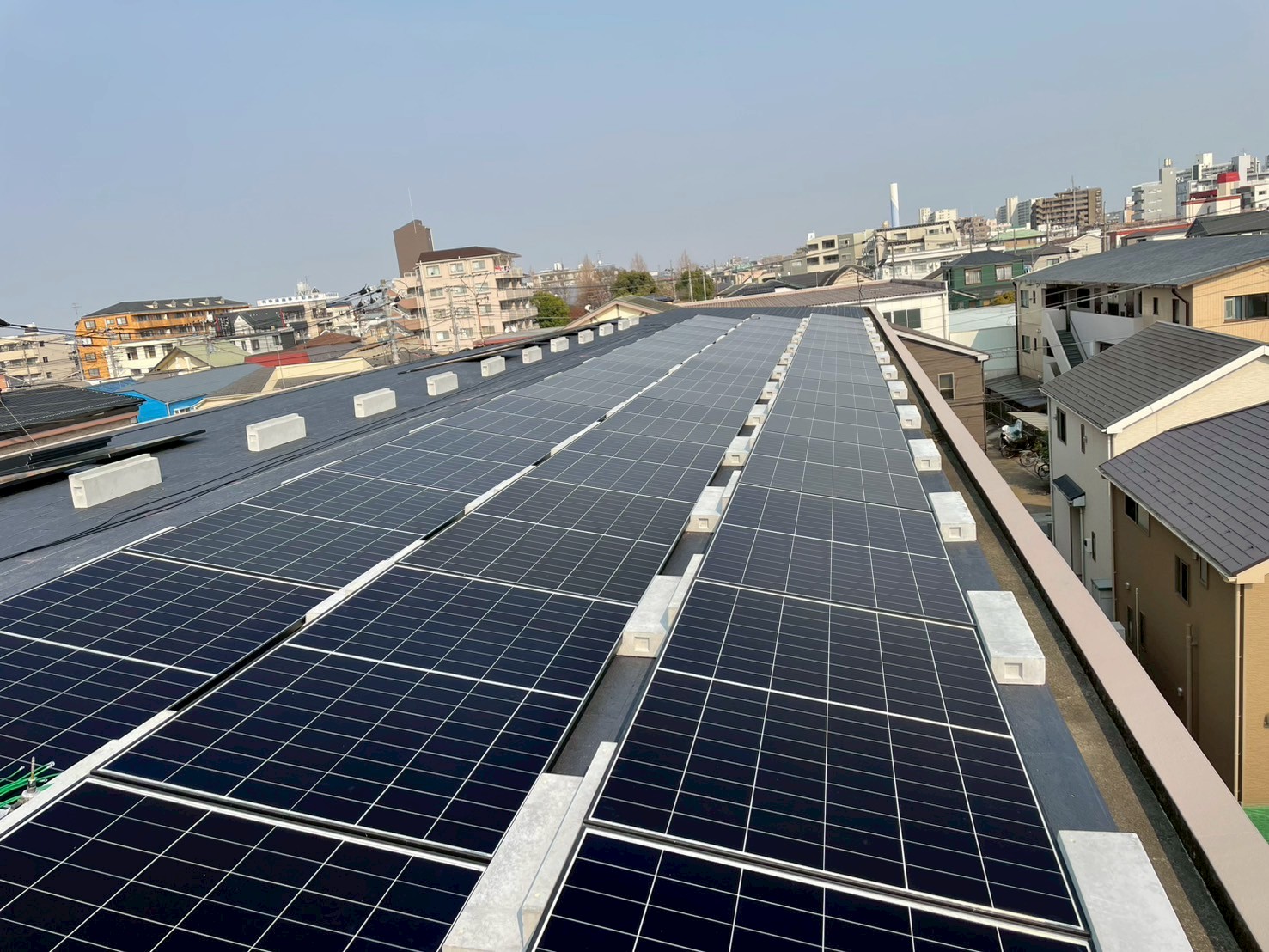 太陽光発電と屋根工事 | 東京の太陽光設置ならSRN株式会社